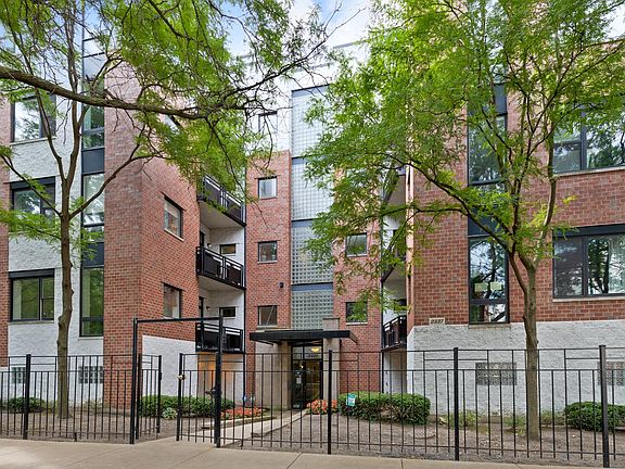 2nd image of 2337 W Wolfram St #314