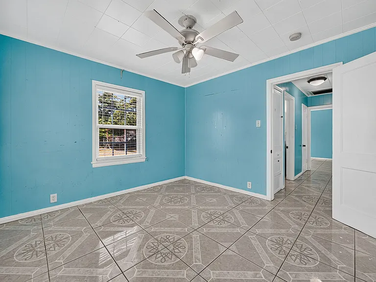 907 Buckalew St — Photo 14