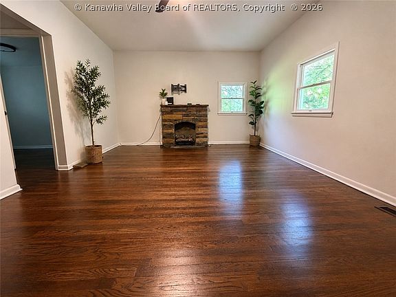 8th image of 1215 Stonebrook Rd