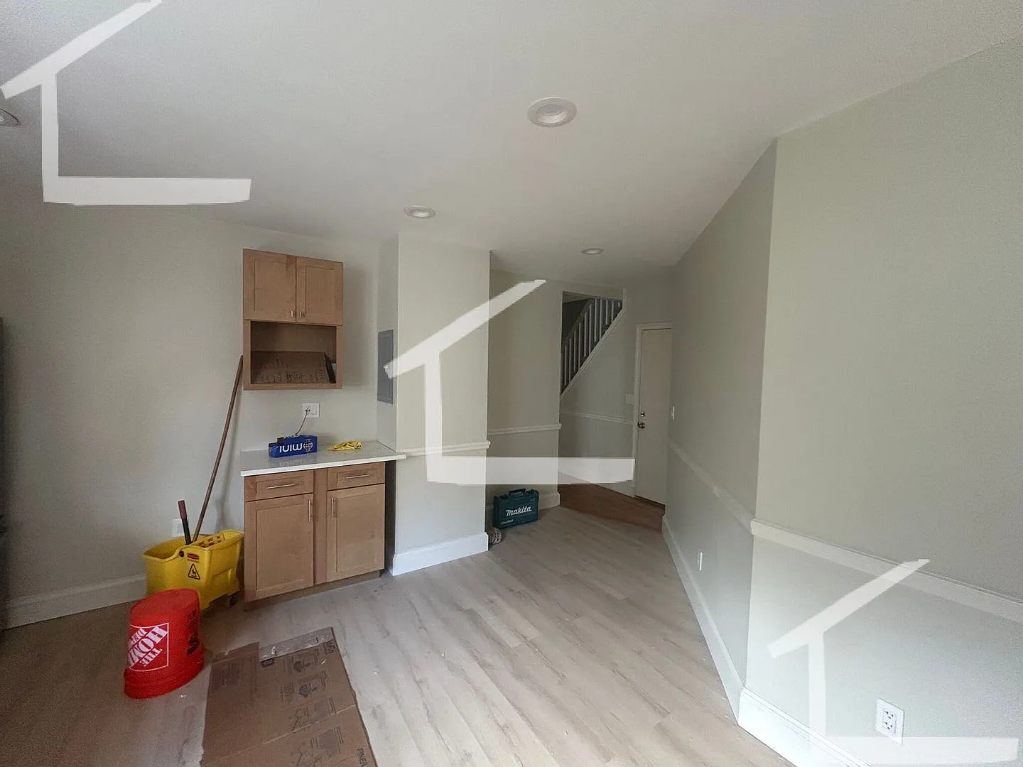 Charming 3.5 Bedroom-No Broker Fee — Photo 2