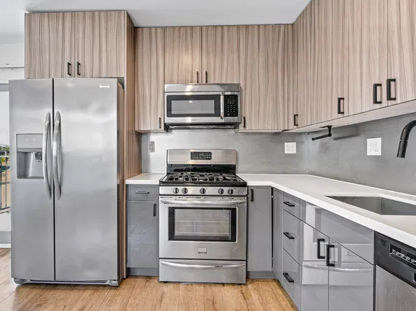 154 N Hoover St #A, Los Angeles, CA 90026