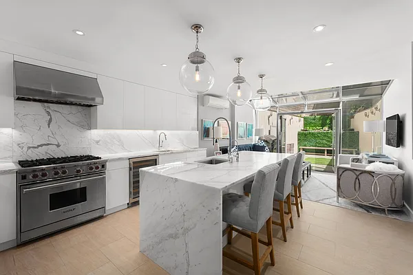 Rented by Compass | media 40