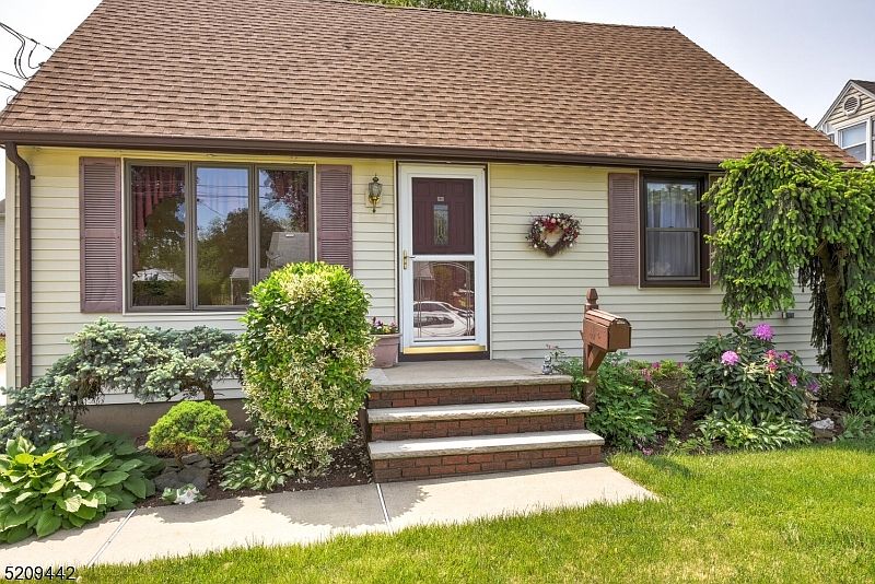 1st image of 724 Boesel Ave