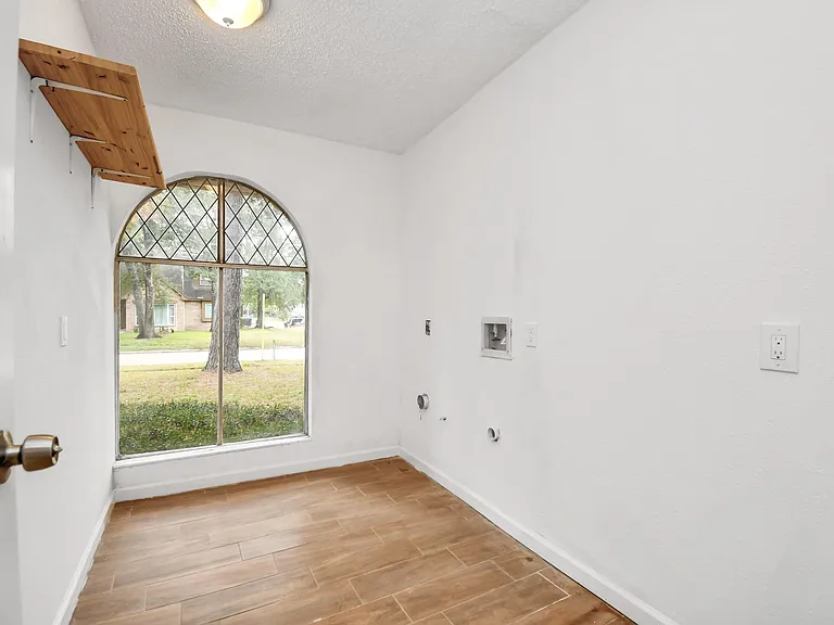 17903 Nanes Dr — Photo 32