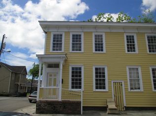 531 E Huntingdon St, Savannah, GA 31401