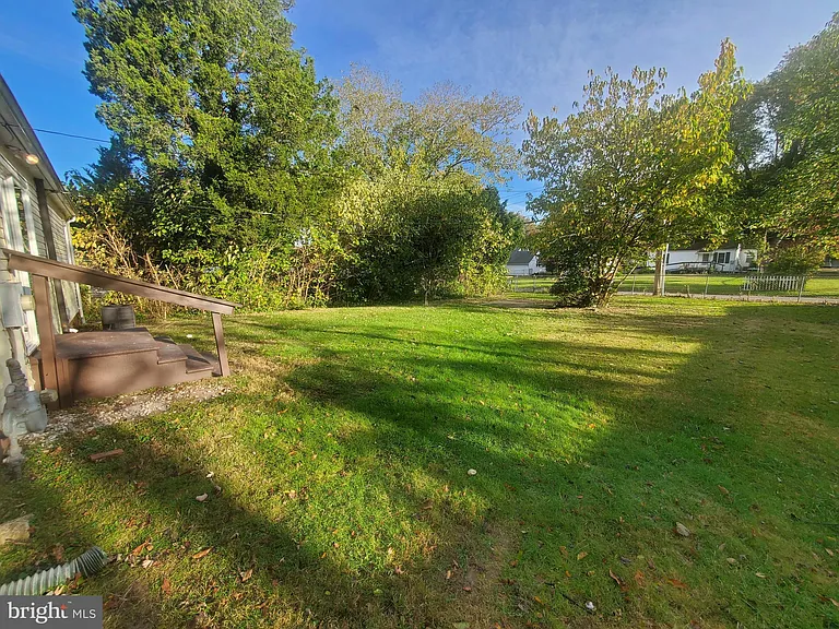 73 Upland Ave — Photo 31