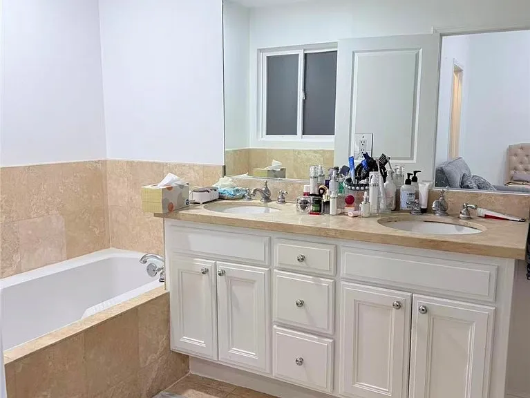 2125 S Bentley Ave #107 — Photo 21