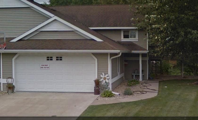 1st image of 1000 Streblow St