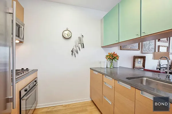 Sold by Bond New York | media 7