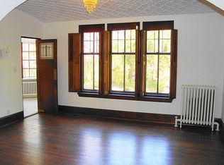 1506 E Dean Rd, Fox Pt, WI 53217