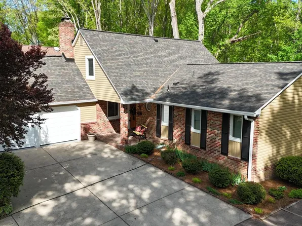 6104 Harmon Pl, Springfield, VA 22152