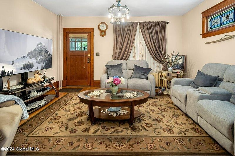 3rd image of 12 Madison Avenue