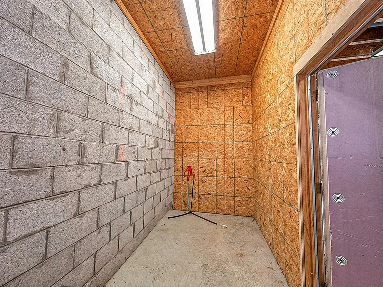215 Hawk Hill Dr — Photo 16