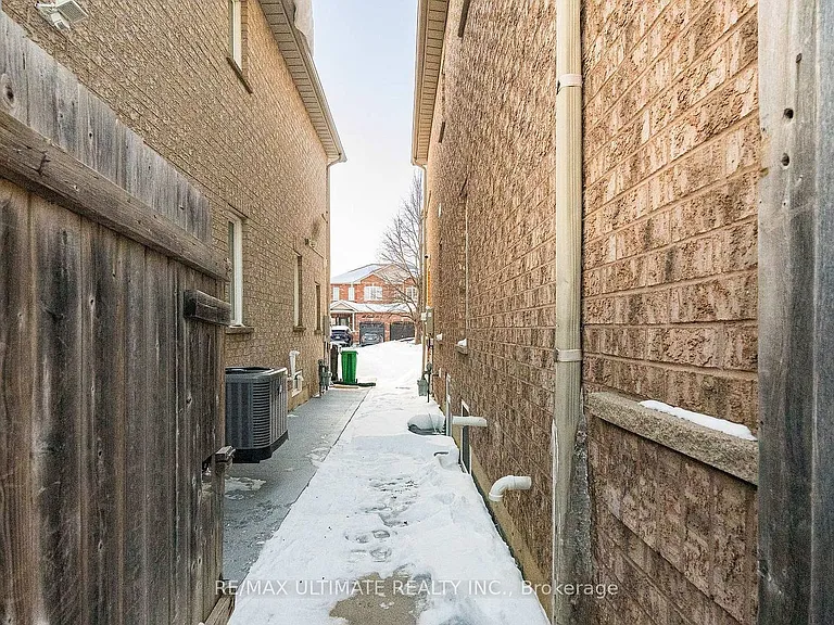 21 Sewells Ln — Photo 3