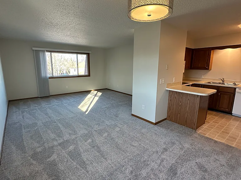 225 Heather Ln #4 — Photo 6