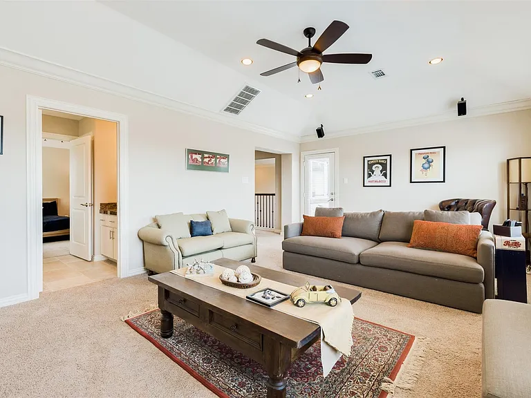 1826 Jade Hollow Ln — Photo 26