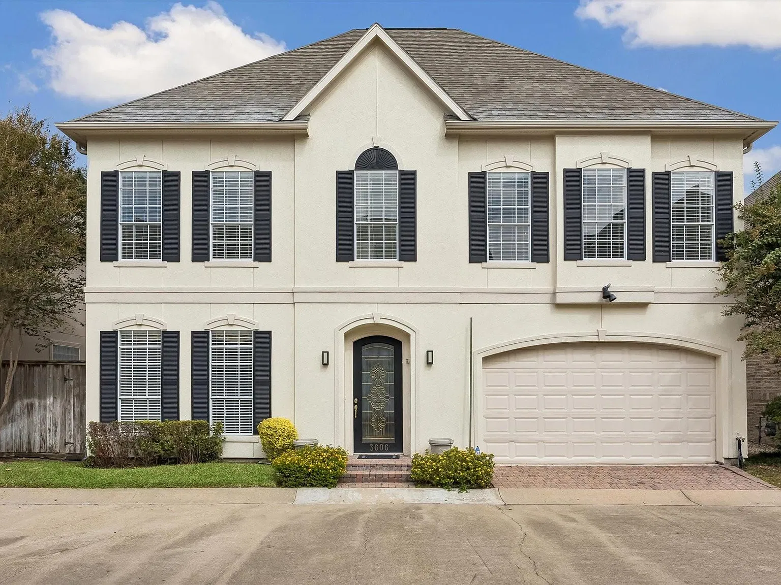 3 bed, 2.5 bath, 3139 sqft, $4,000 — Photo 1