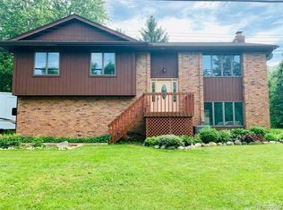 56 Letts Rd, Oakland, MI 48363