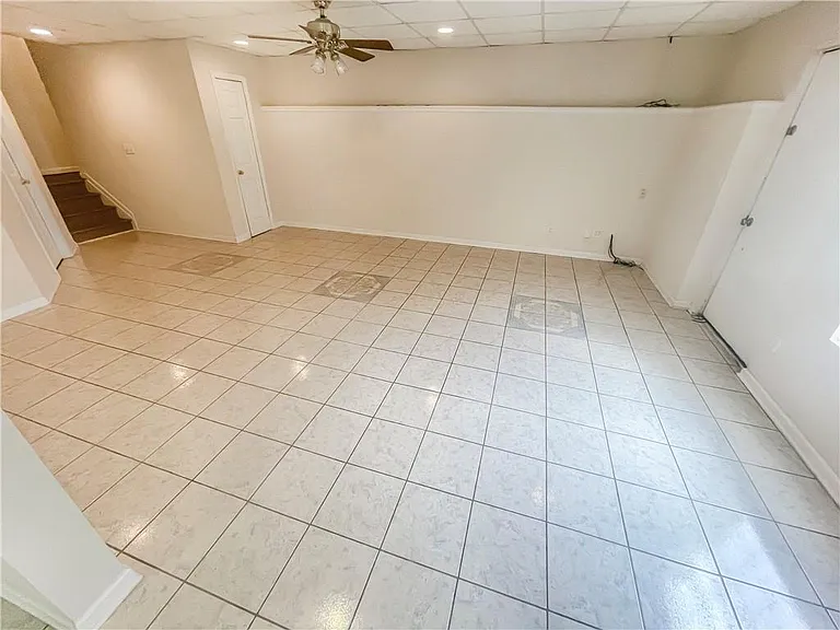 140 Calborne Ct — Photo 34
