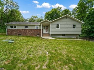 27 Springbrook Dr, Gillette, NJ 07933