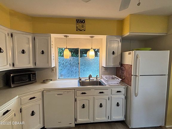 5th image of 528 Bostwick Ave #2