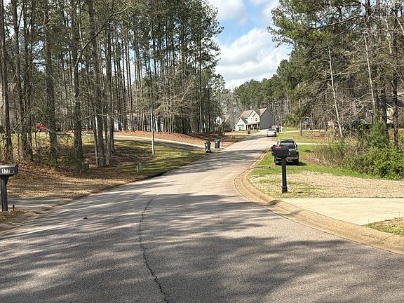 5th image of 168 Edgemont Ct