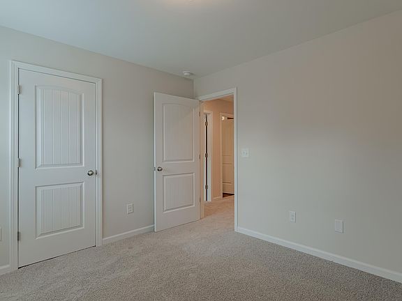 3rd image of 8 Sabine Leaf Ct