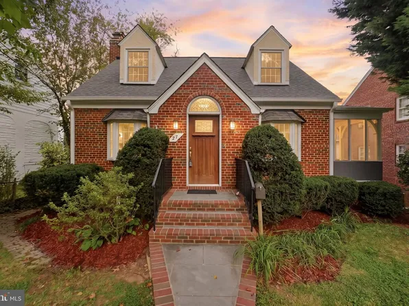 27 N Fenwick St, Arlington, VA 22201