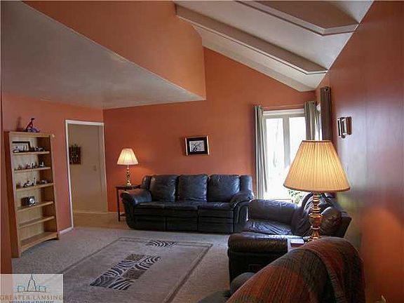 4th image of 1404 E Basswood Ct