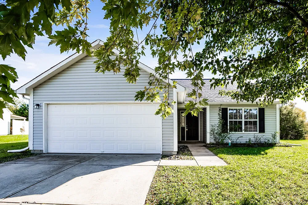3 bed, 2.0 bath, 1316 sqft, $2,520 — Photo 1