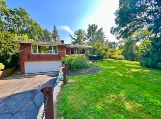 203 Bradwell Rd, Inverness, IL 60010