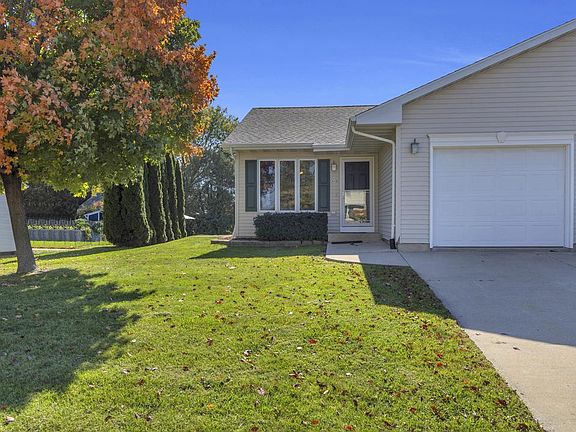 3rd image of 435 Birch Tree AVENUE