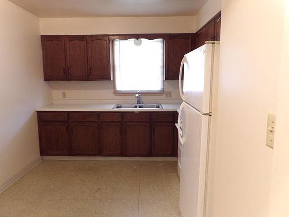 5th image of 1040 Patricia Dr APT 2