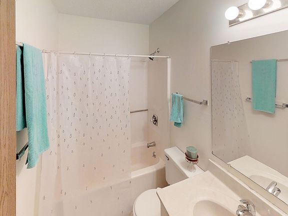 4th image of 905 W Oregon St #1669