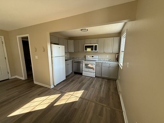 4th image of 239 Old Farms Rd APT 18A