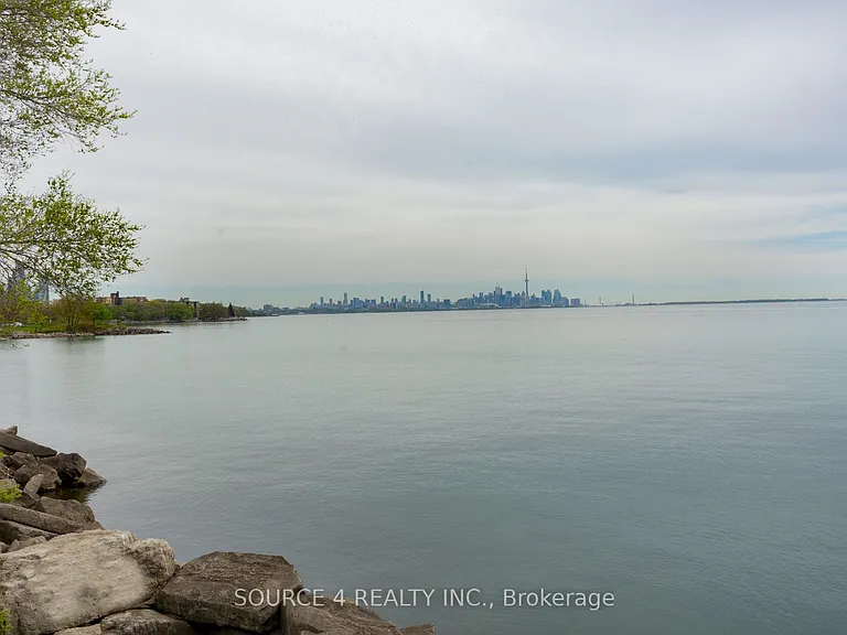 122 5th St #8 — Photo 41