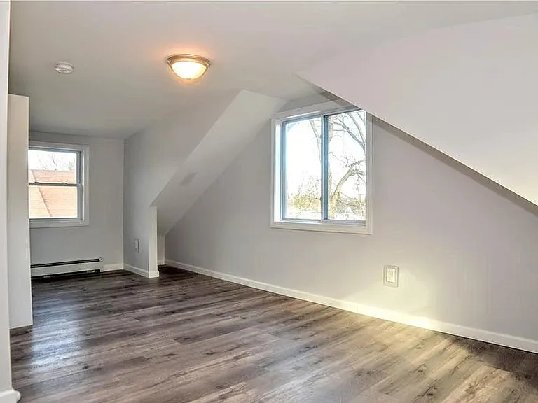 118 Webb Ave — Photo 10