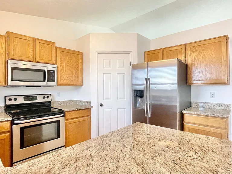 617 E Orangewood Ln — Photo 9