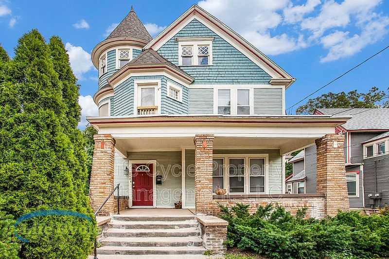 1st image of 248 Henry Ave SE