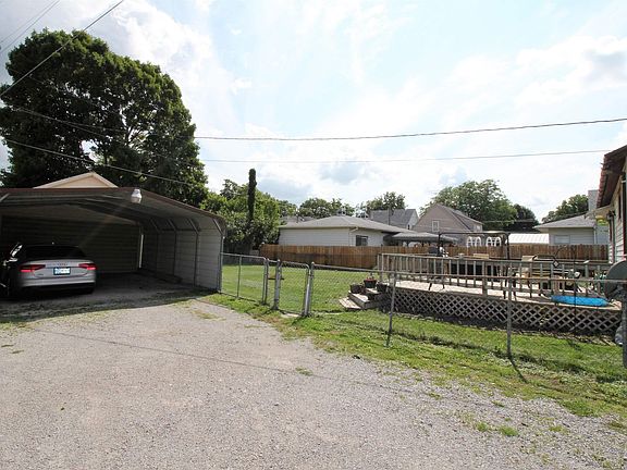 3rd image of 616 Richmond St