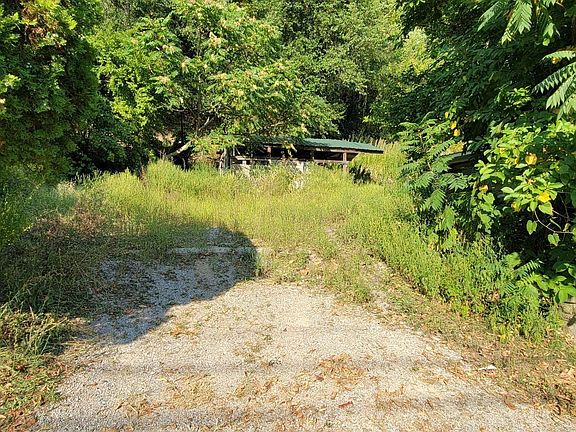 4th image of 642 Mill St