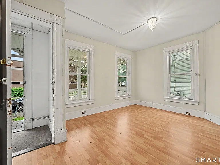 135 Sherwood Ave — Photo 8