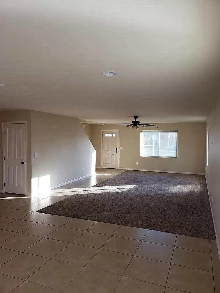 2405 N Water St — Photo 2