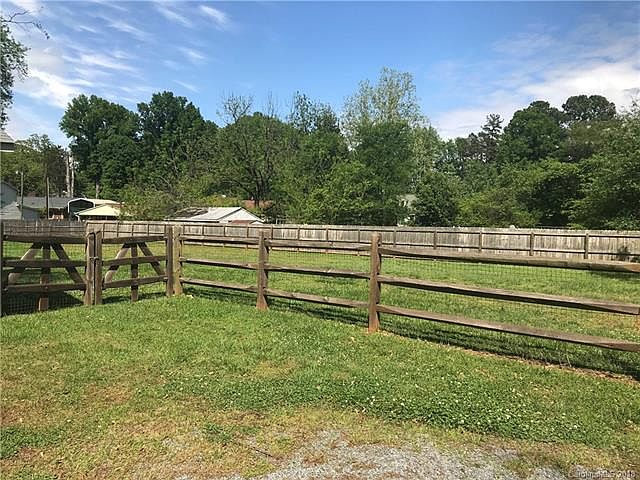 2nd image of 6812 Tuckaseegee Rd