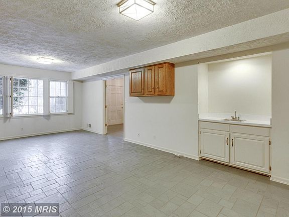 4th image of 824 S George Mason Dr