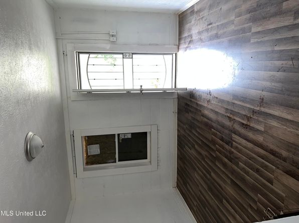 jackson-mississippi-440881252 picture