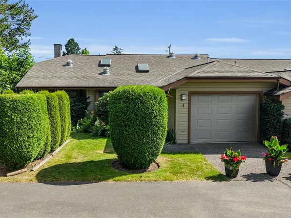 1144 Verdier Ave #1, Central Saanich, BC V8M 1K2