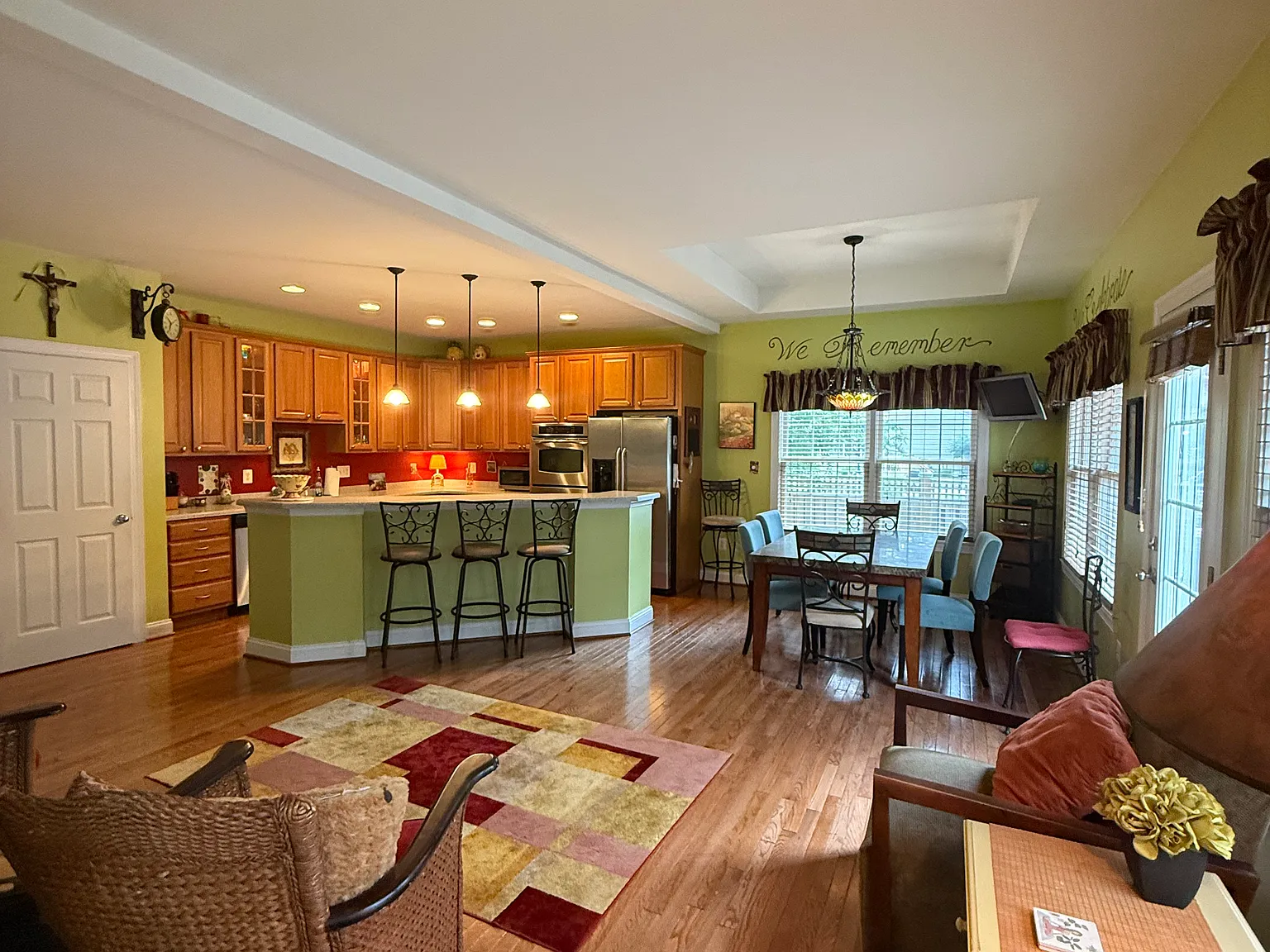 4 bed, 3.5 bath, 2700 sqft, $3,700 — Photo 3