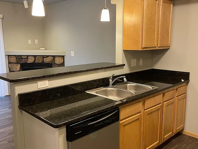 320 S Linn St #2 — Photo 3