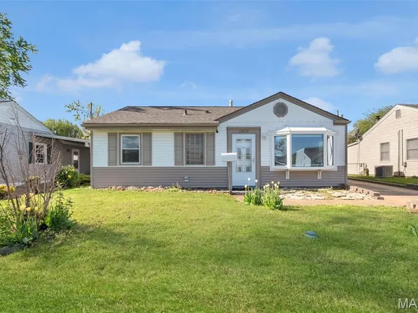 10210 Saint Daniel Ln, Saint Ann, MO 63074